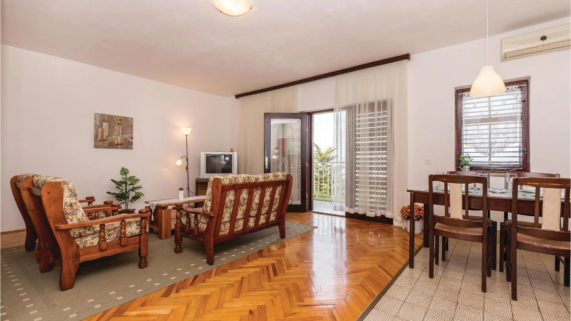 Amazing Apartment In Dramalj With Kitchen 0*,